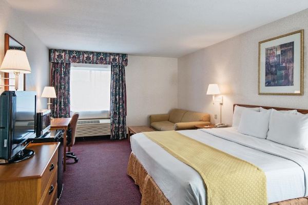Baymont Inn & Suites Auburn